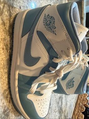Jordan 1’s high top light blue and white